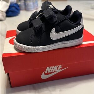 Nike court royale size 4c